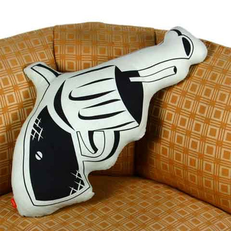 11_Gun Pillow