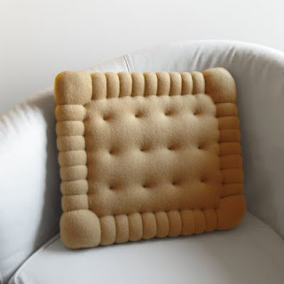 19_Petit Beurre Cushion